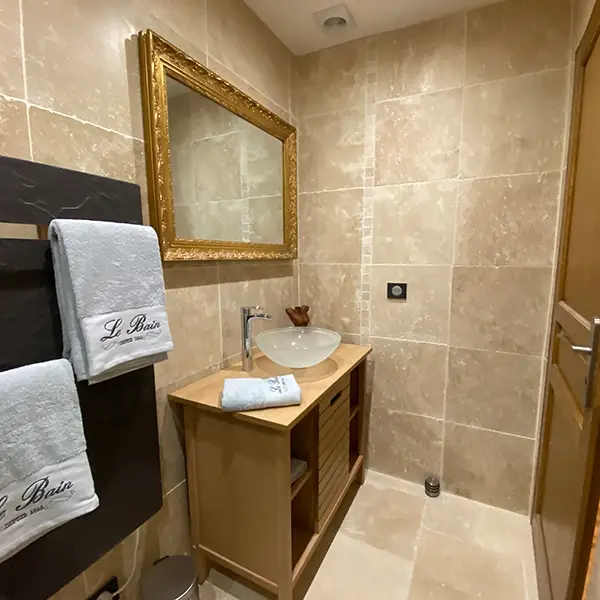 Carrelage travertin 1er choix mix beige 40.6x40.6 cm ép. 1.2 cm Unité de vente : 1.0037 m²/6 dalles