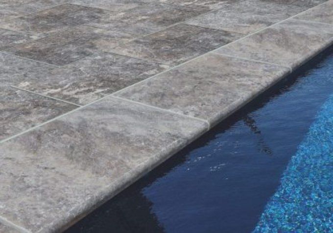 Margelles travertin 1er choix silver 1 bord arrondi 33x61 cm ép. 3 cm Unité de vente 0.61 ml /pièce