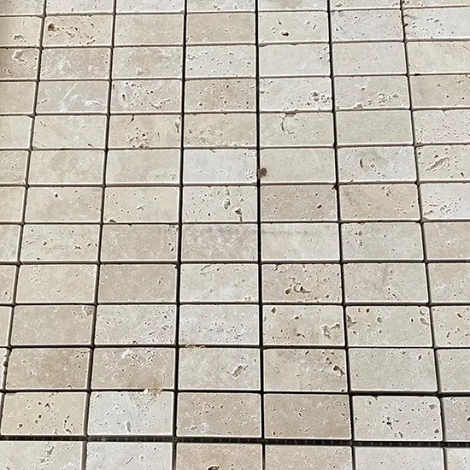 Dallage travertin mosaic rectangle type 1 4.8x2.3 cm / pièce de 30.5 cm x 30.5 cm